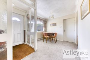 dining room- click for photo gallery